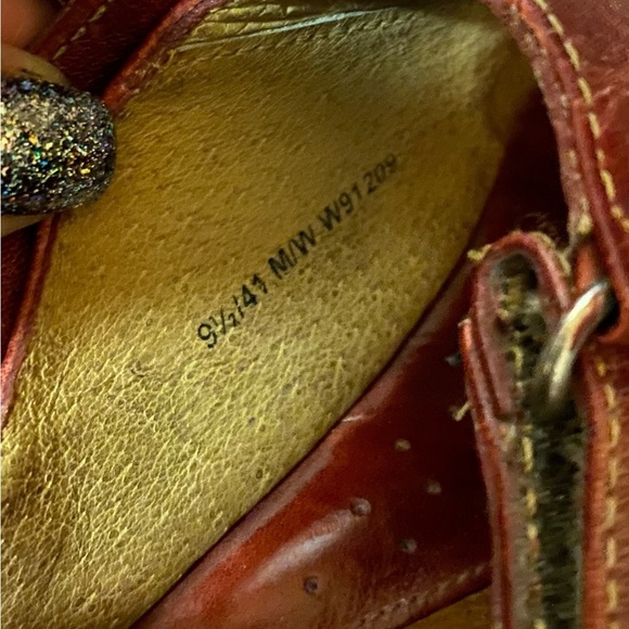 BORN Red Distressed Leather Mary Jane Flats Shoes 9.5 - Picture 9 of 10